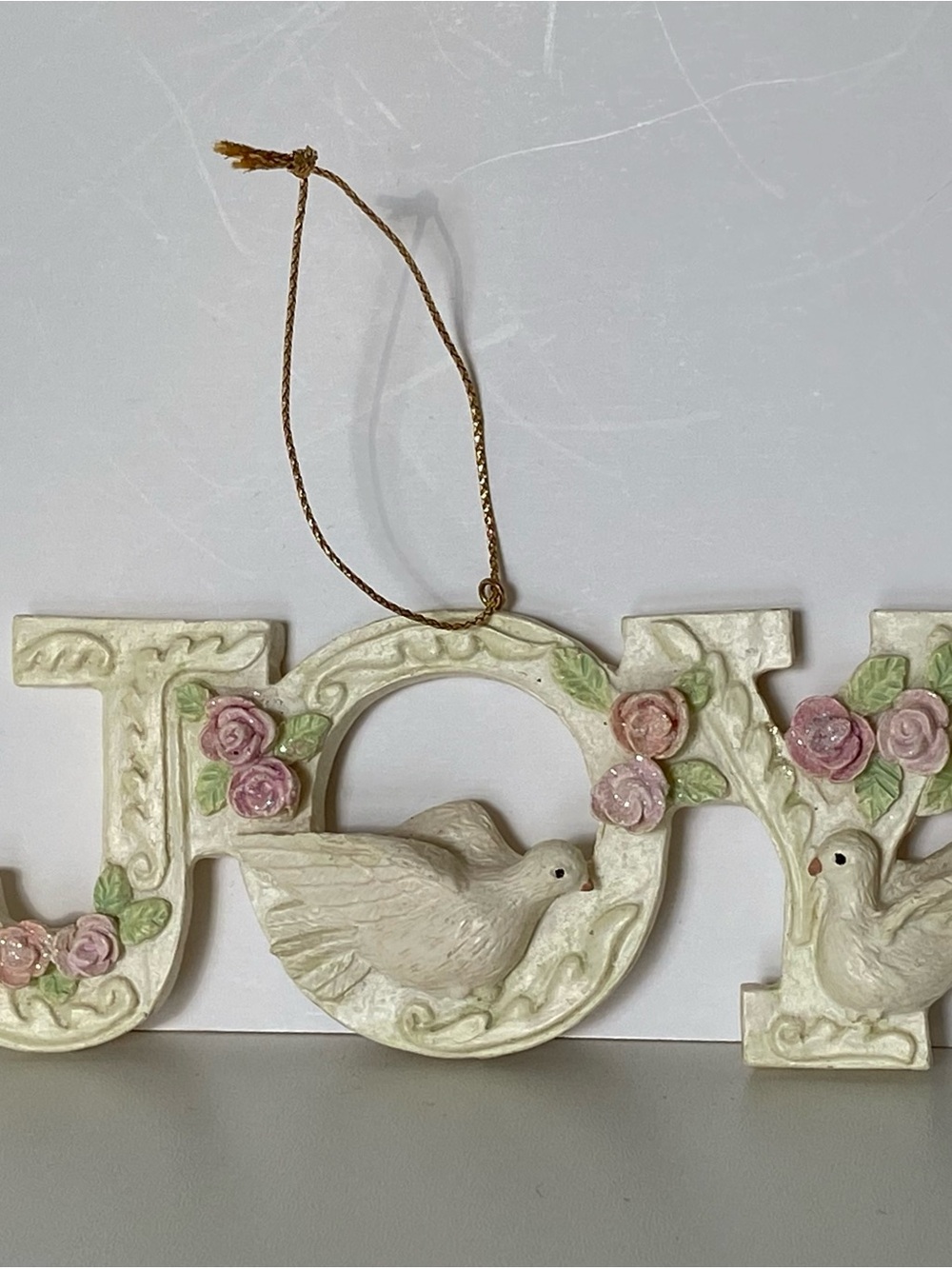 JOY Christmas Ornament 2 Doves Peace Spellout White Pink Flowers 4.75” EUC Xmas
